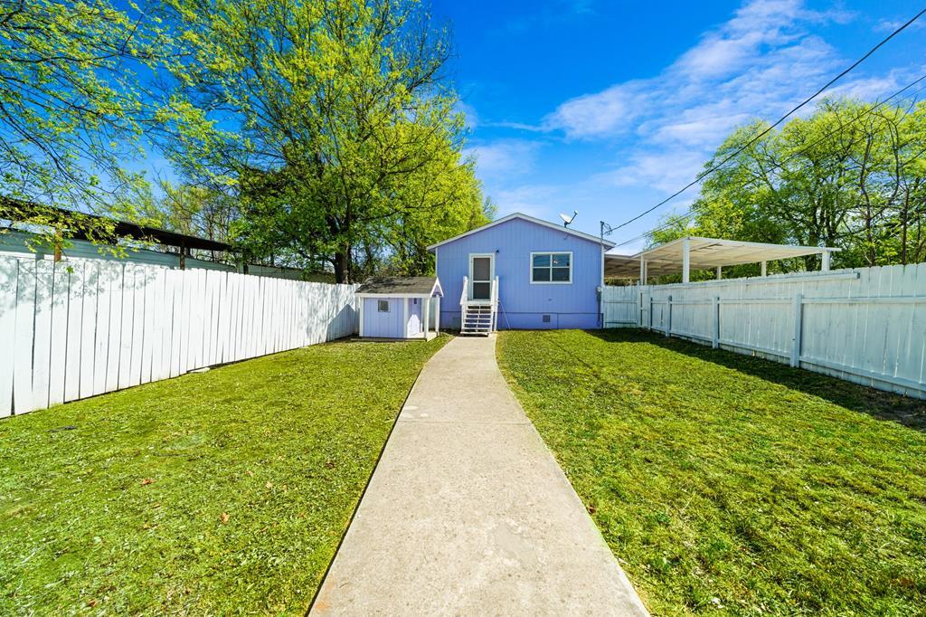 Primary Photo - 220 W Davis St