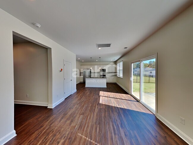 Foto del edificio - 7404 Garrett Ct