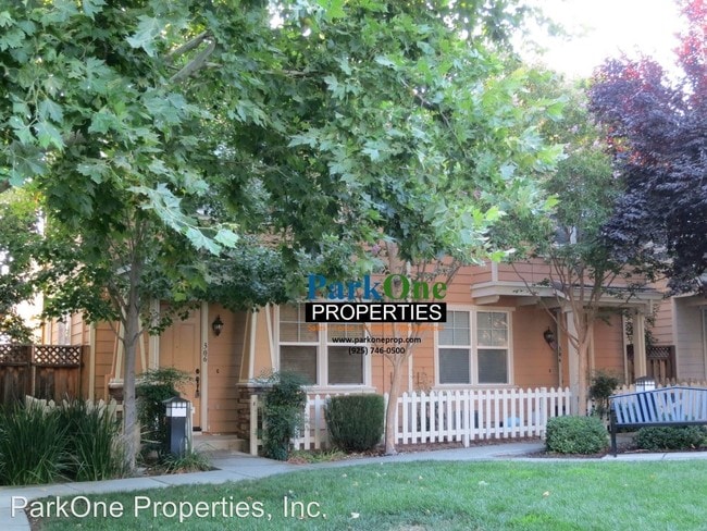 Building Photo - 4 br, 2.5 bath House - 306 Hamlin Loop