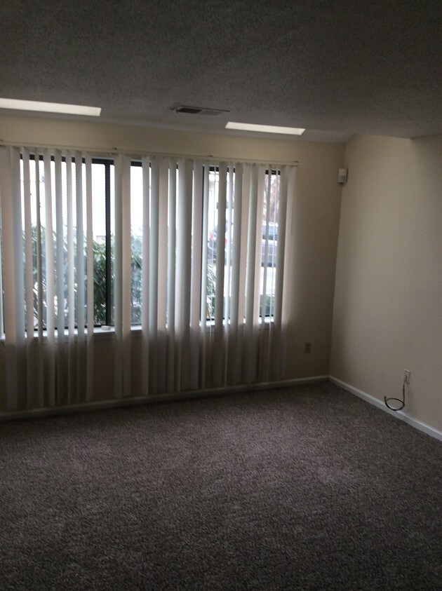 Primary Photo - 465 Whalley Ave