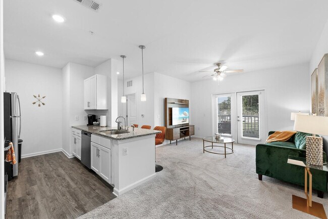 Foto del edificio - 4915 Collins Rd