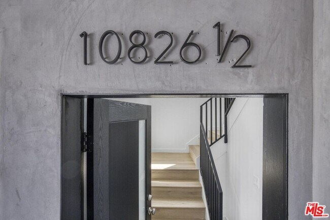 Building Photo - 10828 Hesby St