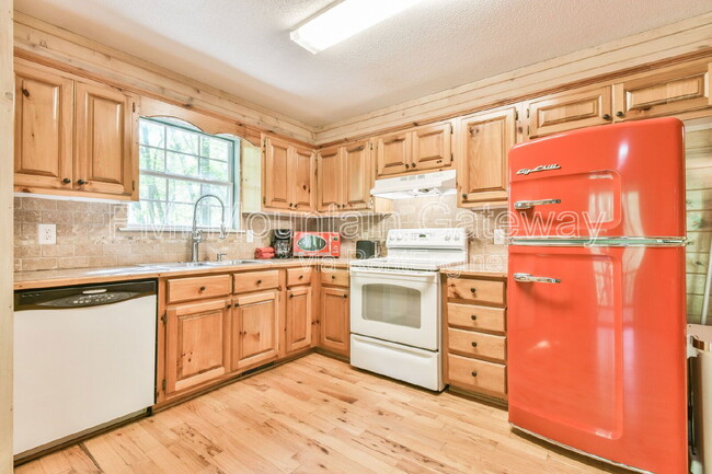 Building Photo - 1026 Satterfield Rd