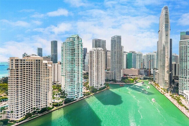 Foto del edificio - 900 Brickell Key Blvd