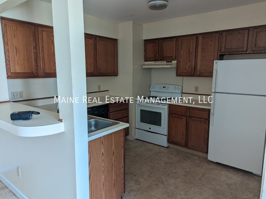 114 Main Rd N Unit Apt. M, Hampden, ME 04444 Room for Rent in Hampden