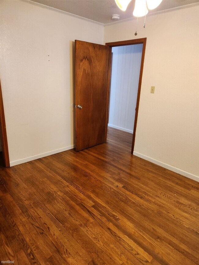 Building Photo - 2 br, 1 bath House - 389 Collins Road Home