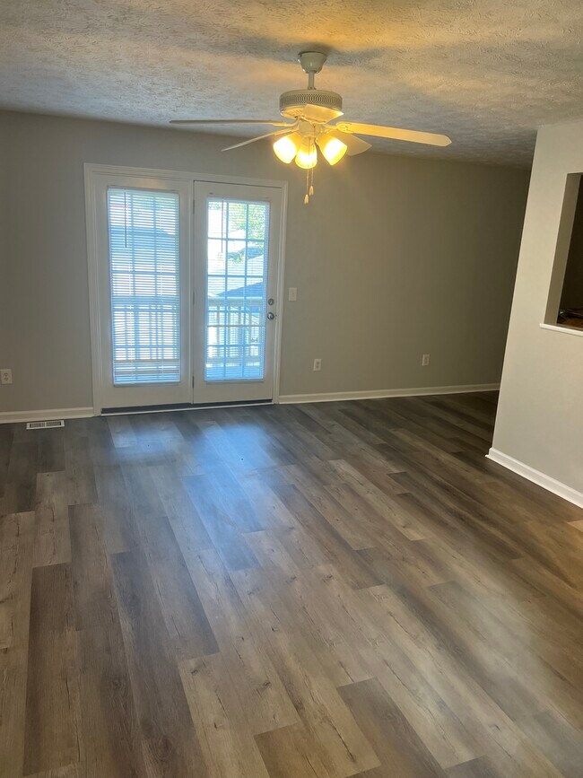 Building Photo - 204 Cude Ln