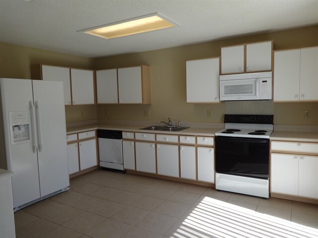 Foto del edificio - 7119 Rock Blf