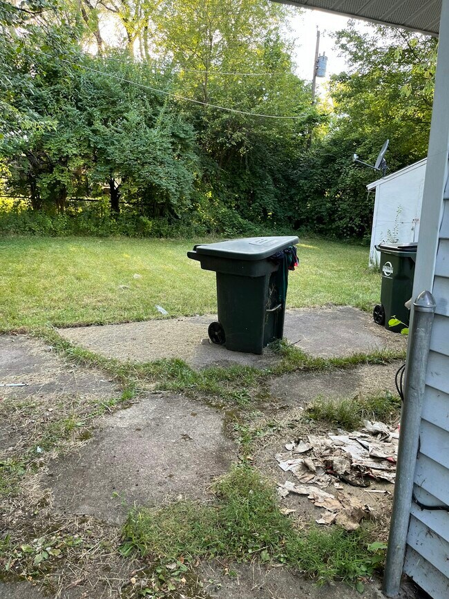 Foto del edificio - 1591 Azalea Dr