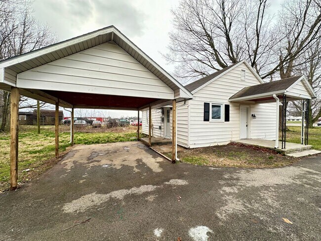 Building Photo - 811 Pembroke Oak Grove Rd