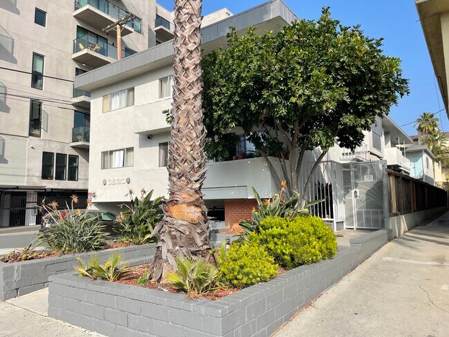 Foto del edificio - 3820 Mentone Ave