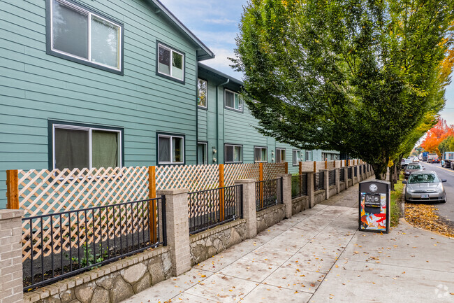 Building Photo - Ace Court Apartments