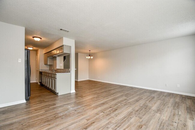 Building Photo - 6504 Kentwick Dr