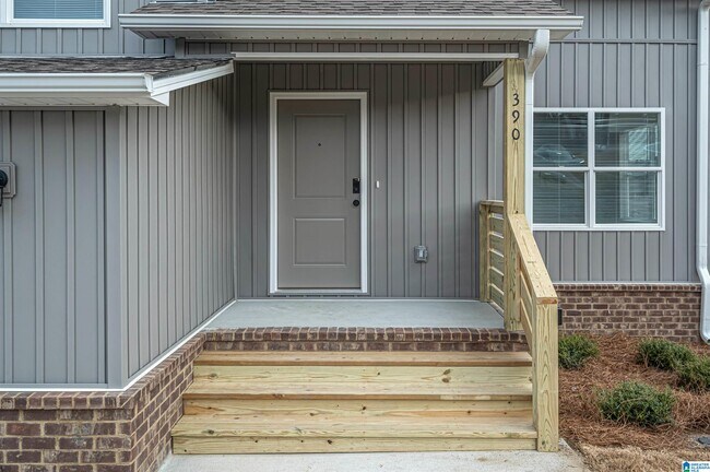 Foto del edificio - 390 Woodland Cir
