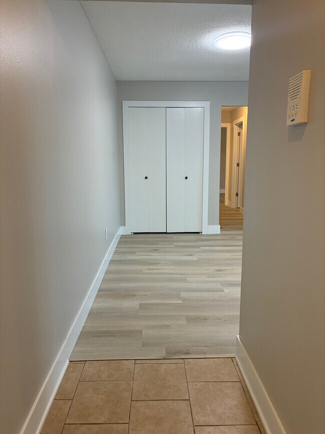 Foto del edificio - 8214 24 Mile Rd