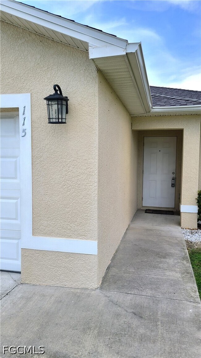 Foto del edificio - 115 SE 12th Terrace