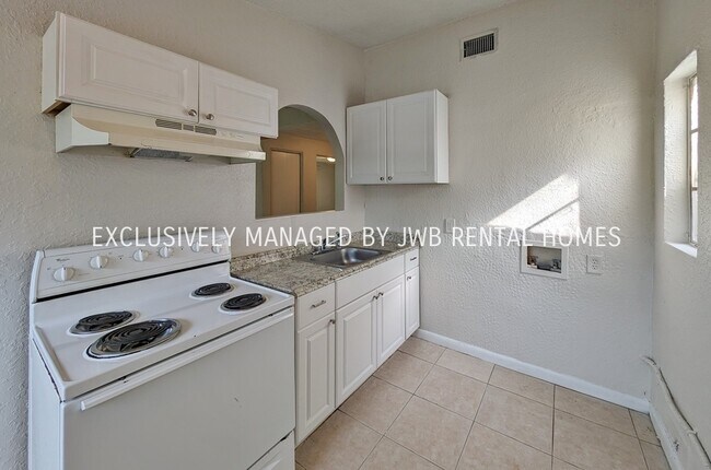 Building Photo - 2111 Yulee St
