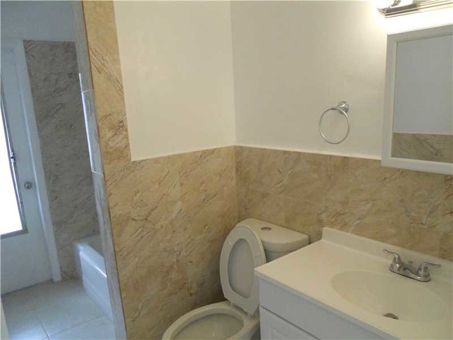 Foto del edificio - 7140 SW 5th Ct
