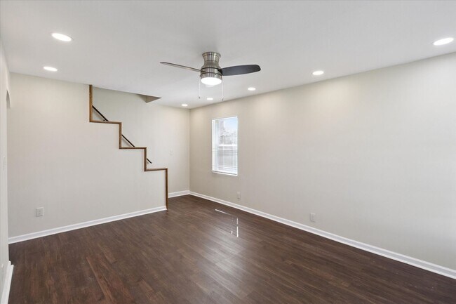 Building Photo - 443 Fairway Blvd