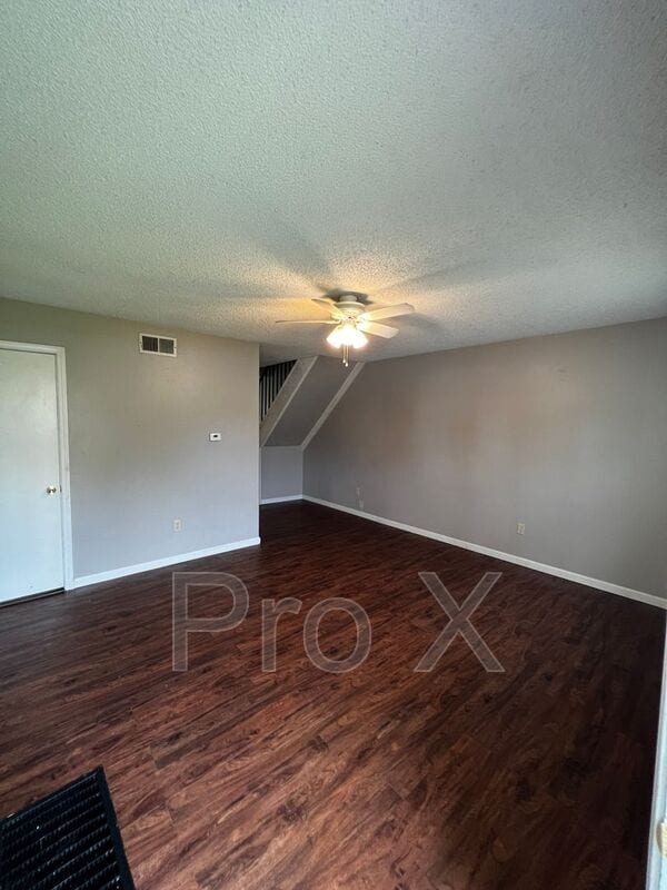 Foto del edificio - 1116 S Elm St