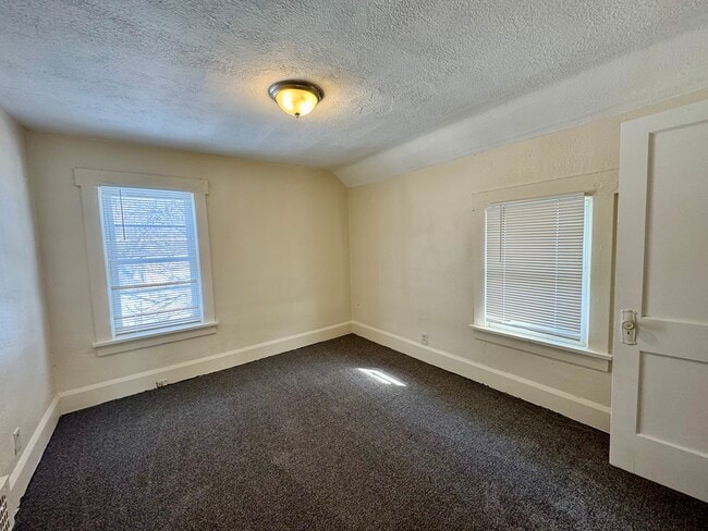 Building Photo - 2619 Clyde Pl SW