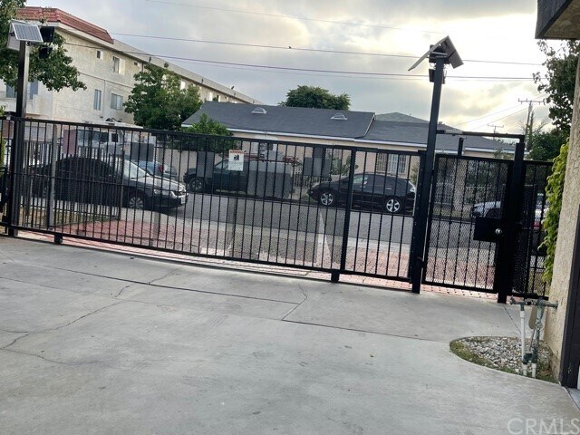Foto del edificio - 13400 Doty Ave
