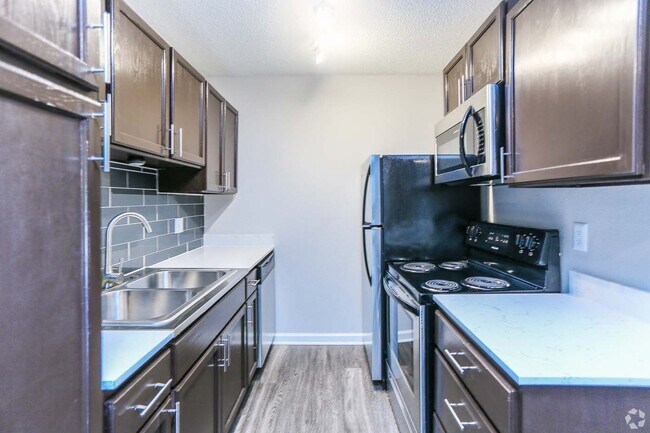 Foto del edificio - 302 North | One Month Free | Posted 11/13/24