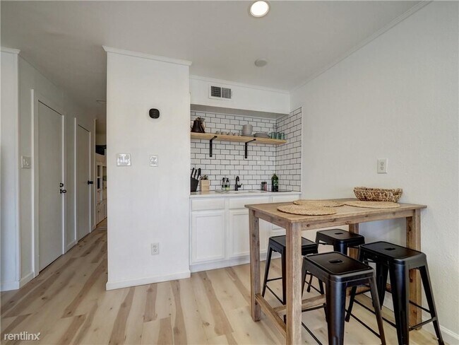 Building Photo - 3938 Surfside Blvd