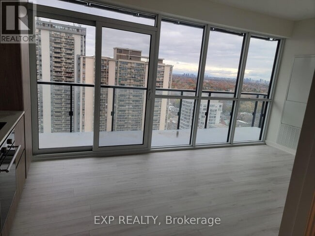 Photo du bâtiment - 120 Broadway Ave