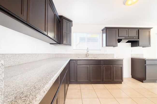 Foto del edificio - 631 E 78th St