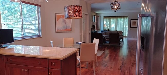 Building Photo - 6688 Via Regina