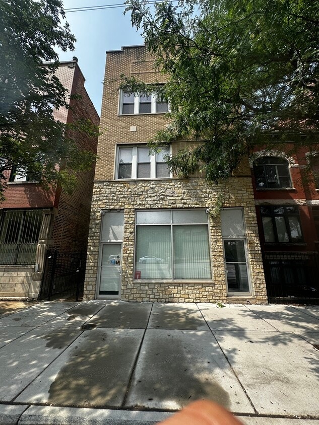 Primary Photo - 1420 N Western Ave