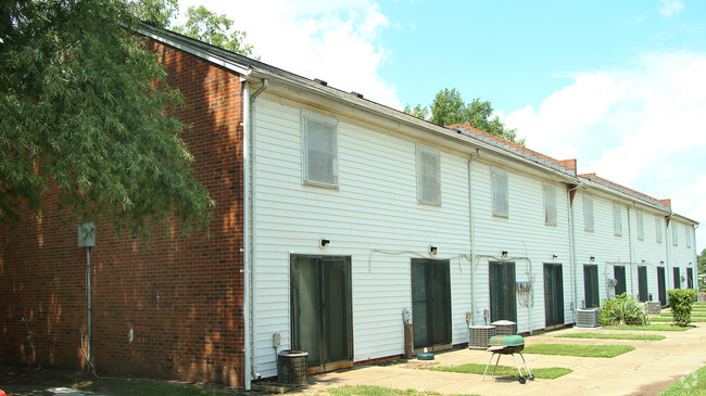 Building Photo - 1900 Cedar St