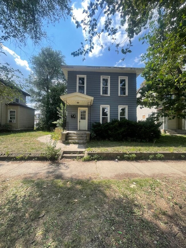 Building Photo - 621 Livingston Ave NE