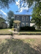 Building Photo - 621 Livingston Ave NE