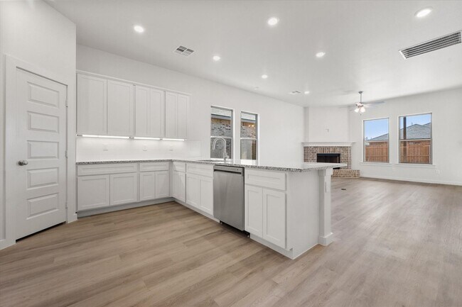 Foto del edificio - Brand New Construction in Viridian with a FIREPLACE!