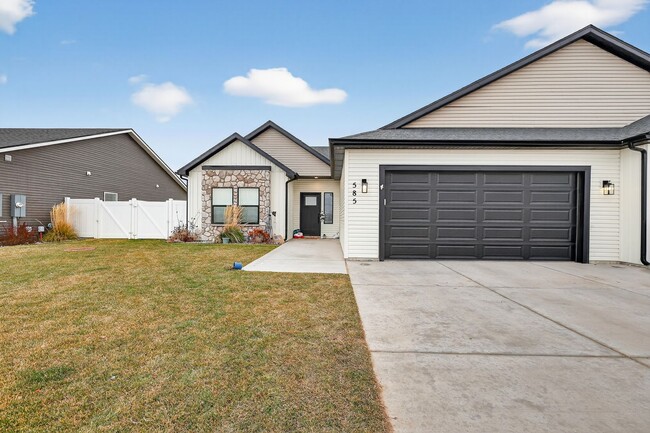 Building Photo - TWIN HOME FOR RENT IN SUGAR CITY - 3 BEDROOMS 2 FULL BATHROOMS