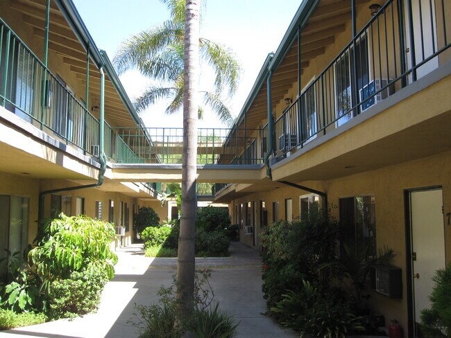 Foto del edificio - 14021 Foothill Blvd
