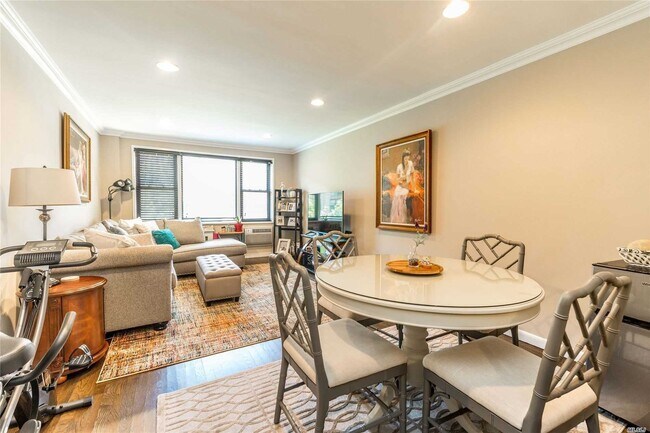 Foto del edificio - 5 Birchwood Ct