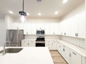 Building Photo - 42504 Rustico Rd