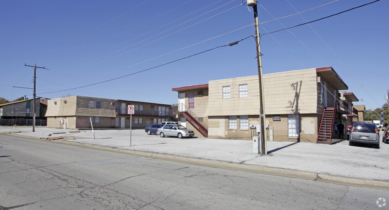 Building Photo - 906 Oak St