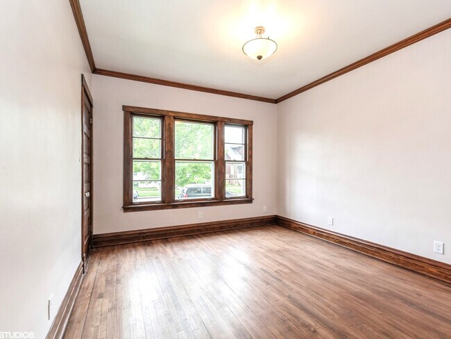 Building Photo - 5009 W Byron St