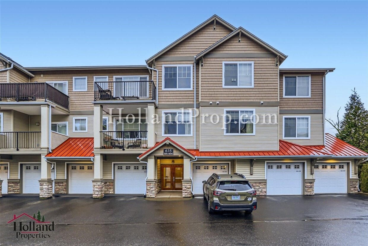 Primary Photo - 2 Bedroom home in the desirable area on th...