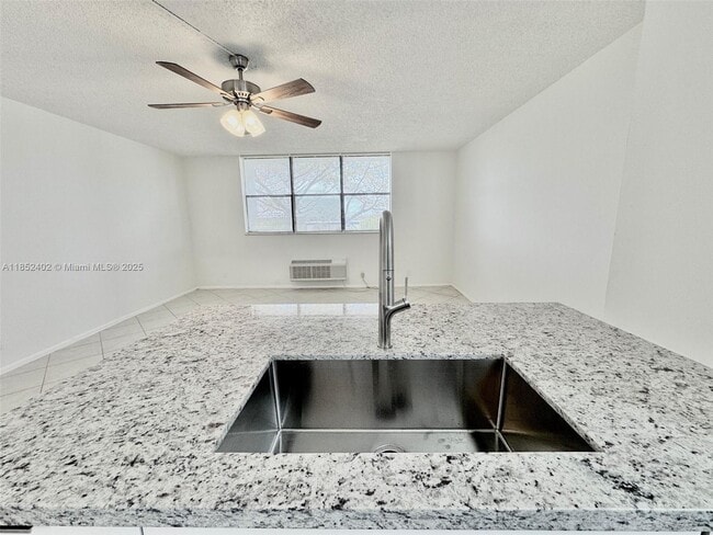 Building Photo - 2401 Riverside Dr