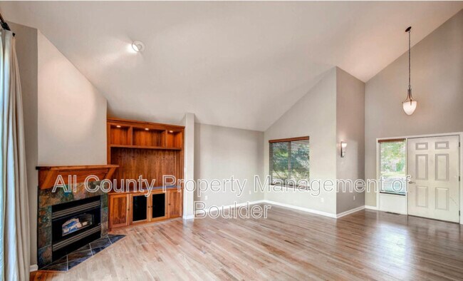 Foto del edificio - 4886 Kings Ridge Blvd