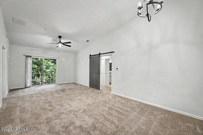 Foto del edificio - 7920 Merrill Rd