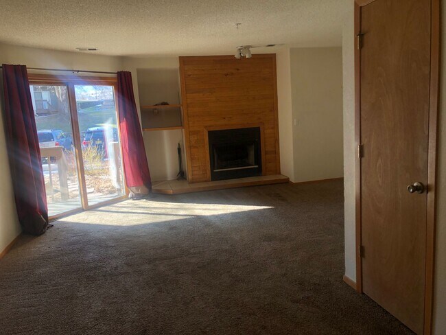 Building Photo - 1 Bedroom Apartment with Mountain View Ava...