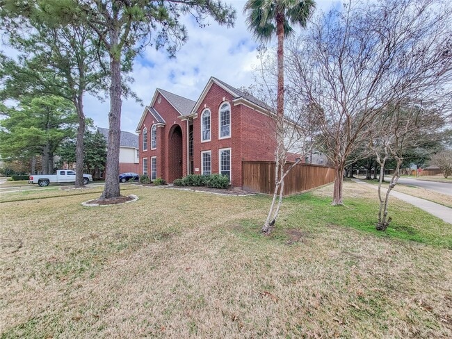 Building Photo - 7902 Feather Springs Dr