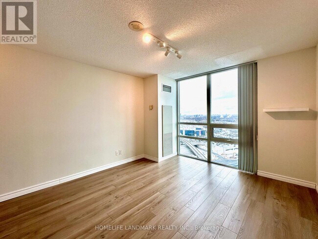 Photo du bâtiment - 88 Grangeway Ave