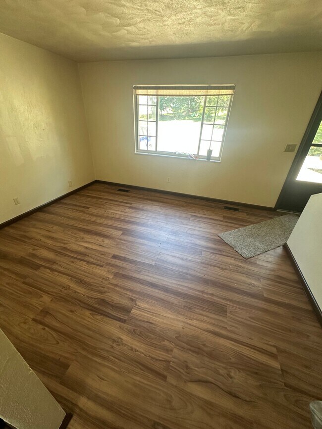 Foto del edificio - 111 Oakwood Rd